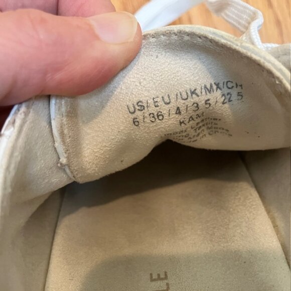 Kenneth Cole White leather Kam sneaker Size 6 - Picture 8 of 8